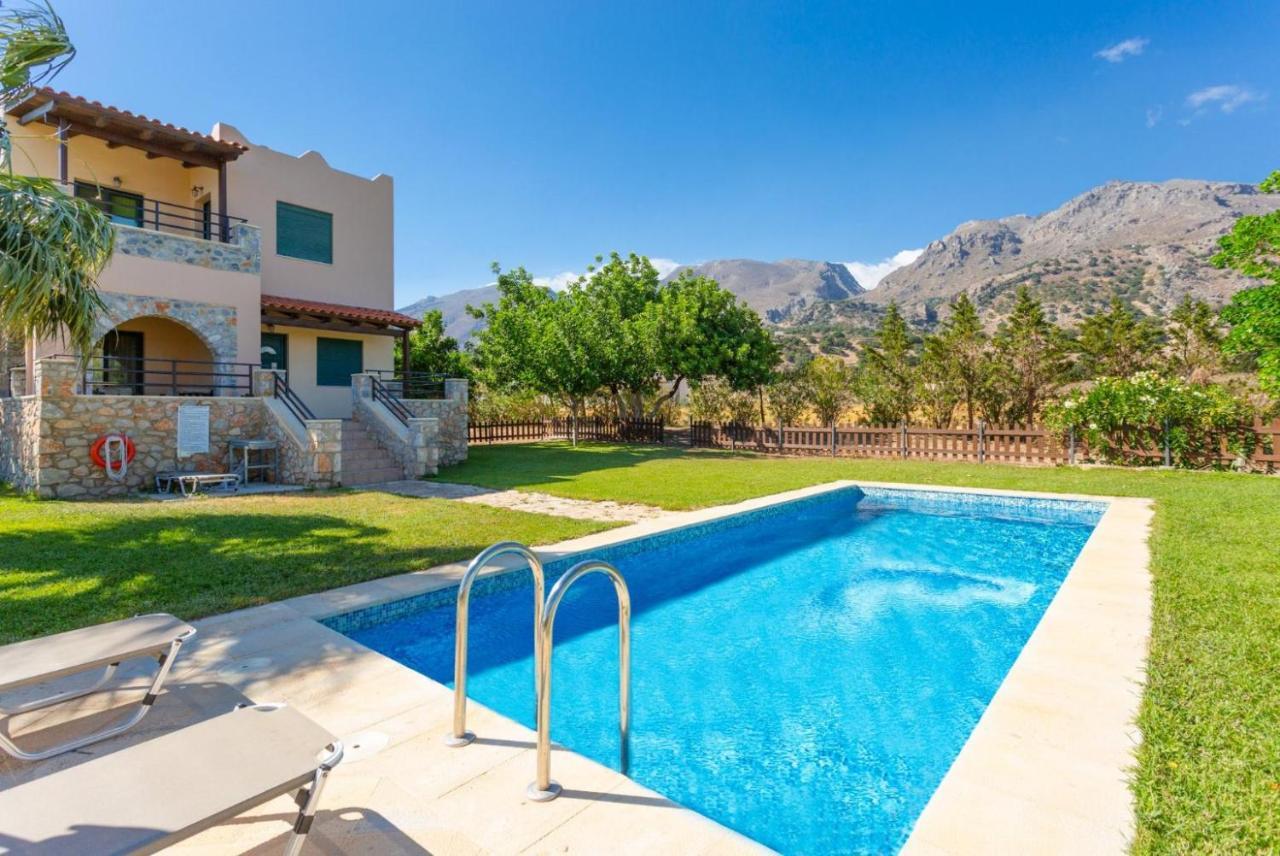 Spiros Beach Villa 弗朗哥卡斯特隆 外观 照片