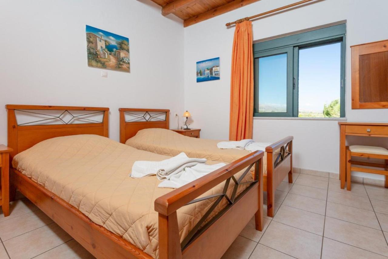 Spiros Beach Villa 弗朗哥卡斯特隆 外观 照片