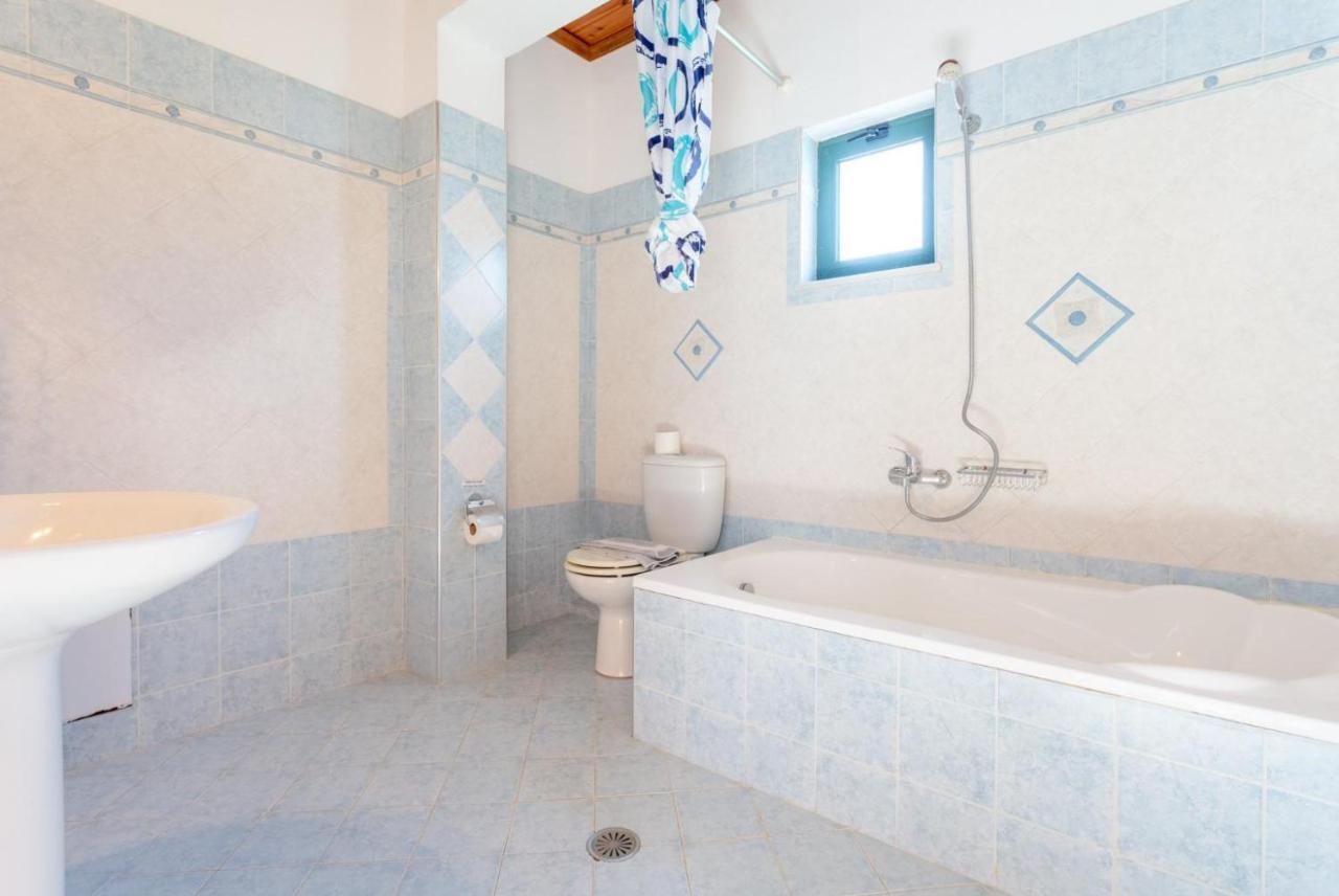 Spiros Beach Villa 弗朗哥卡斯特隆 外观 照片